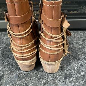 Roan brown boots size 9.